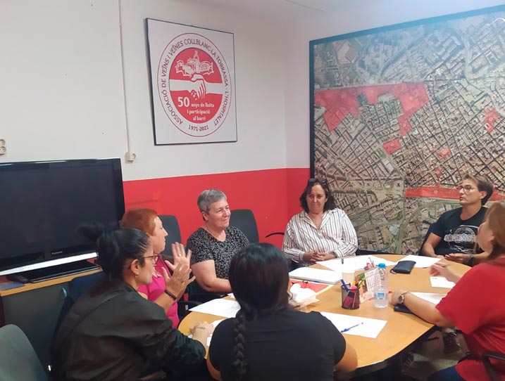Reunió AA.VV Collblanc La Torrassa i veïns/es de la Plaça Solidaritat Reunió AA.VV Collblanc La Torrassa las Ampas de los Colegios del Barrio